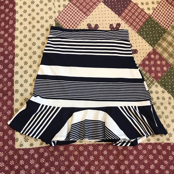 NAVY BLUE and WHITE CROP TOP and SKIRT SET - Picture 4 of 4